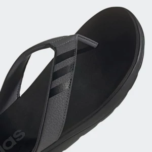 Adidas-férfi-sürke-feketre-comfort-papucs-FY8654