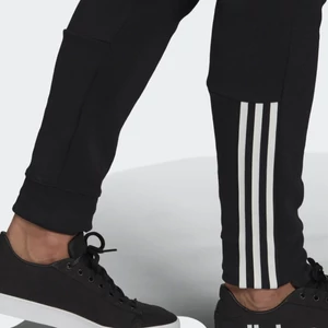 Adidas-férfi-fekete-pamut-melegítőnadrág-3csíkos-GS1582